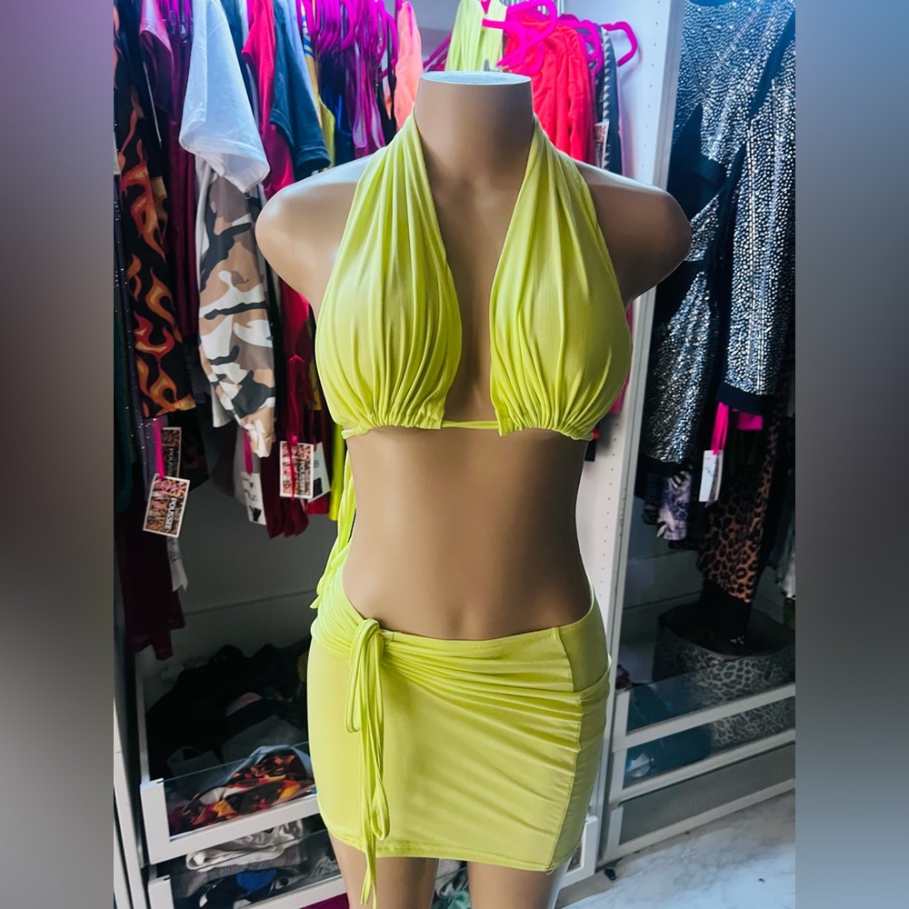 Cute yellow beach wear matching set!!